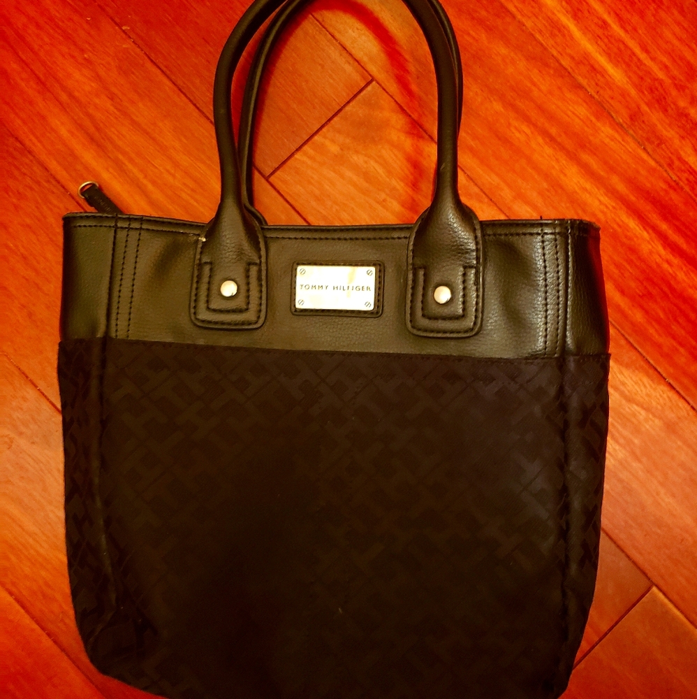Tommy Hilfiger Small Tote